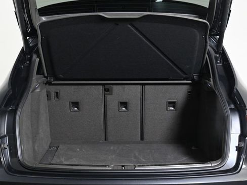 Certified 2021 Porsche Macan image 24