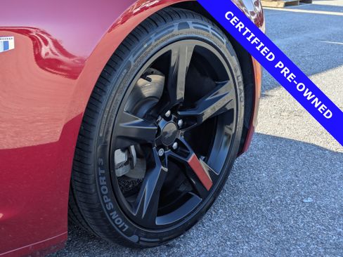 Used 2018 Chevrolet Camaro LT RWD image 12