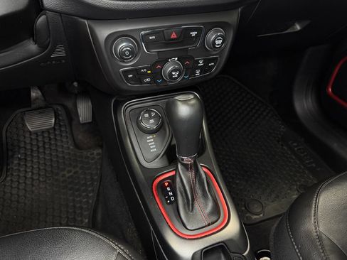 Used 2018 Jeep Compass Trailhawk w/ Leather Interior Group AWD/4WD image 19