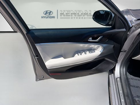 Used 2025 Genesis G70 2.5T RWD image 18