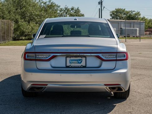 Used 2017 Lincoln Continental Select image 6