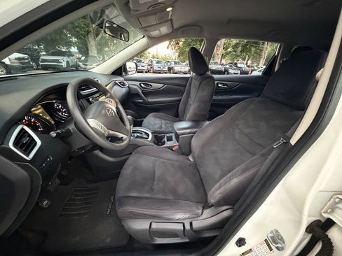 Used 2016 Nissan Rogue S w/ Appearance Package FWD image 8