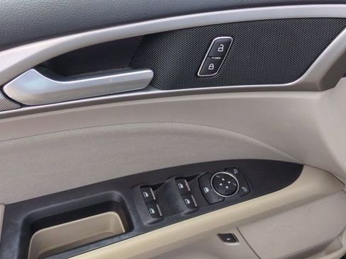 Used 2020 Ford Fusion SE FWD image 10