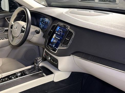 Used 2020 Volvo XC90 T6 Momentum w/ Protection Package Premier image 10