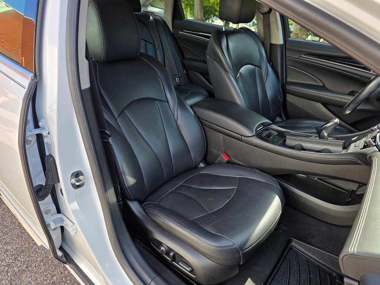 Used 2018 Buick LaCrosse Essence FWD image 31