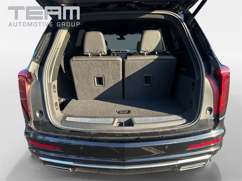 Used 2025 Cadillac XT6 Premium Luxury image 13