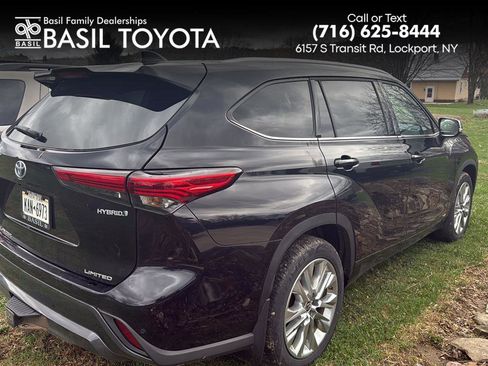 Used 2023 Toyota Highlander Limited AWD/4WD image 1
