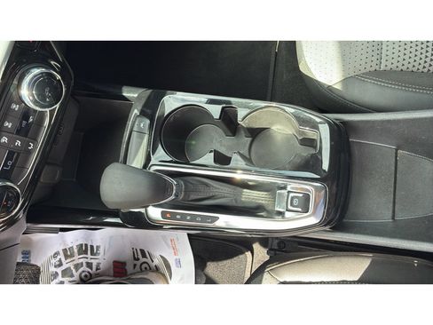Used 2025 Chevrolet Trax LT FWD image 16