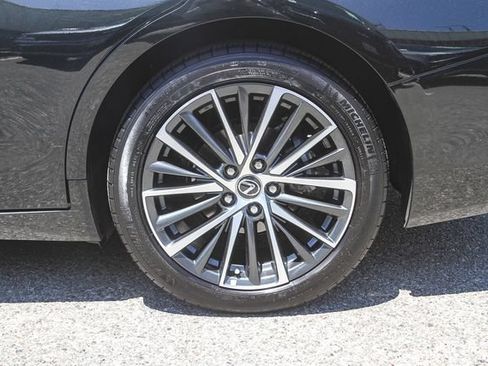 Used 2025 Lexus ES 300h w/ Premium Package FWD image 12