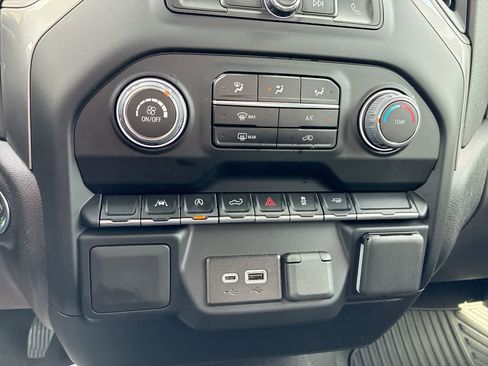 Used 2024 Chevrolet Silverado 1500 Custom image 17