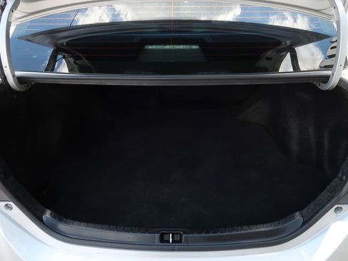 Used 2019 Toyota Corolla SE FWD image 12
