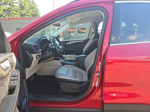 Used 2022 Ford Escape Titanium AWD/4WD image 9