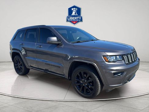 Certified 2018 Jeep Grand Cherokee Altitude AWD/4WD image 15