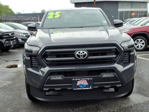 Certified 2025 Toyota Tacoma SR5 AWD/4WD image 2
