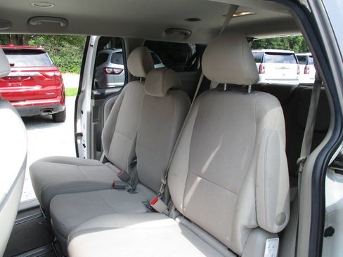 Used 2020 Kia Sedona LX FWD image 28