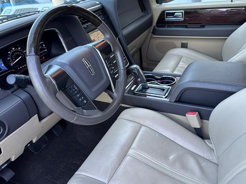 Used 2015 Lincoln Navigator L 4WD w/ Equipment Group 101A Reserve image 10