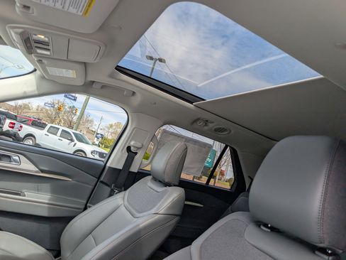 New 2026 Ford Explorer Active image 20