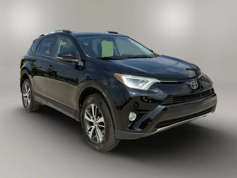 Used 2017 Toyota RAV4 XLE FWD image 1
