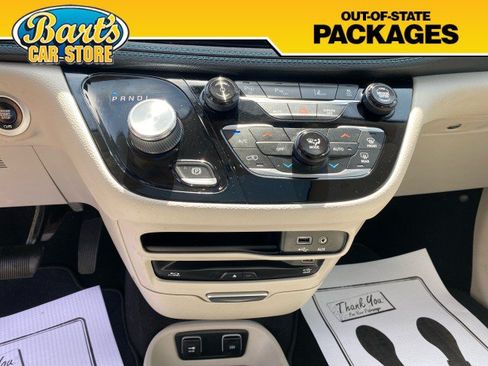 Used 2020 Chrysler Pacifica Limited w/ Advanced Safetytec Group FWD image 36