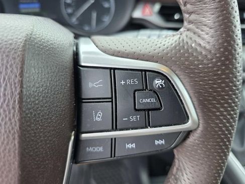 Used 2023 Toyota Sienna Platinum FWD image 13