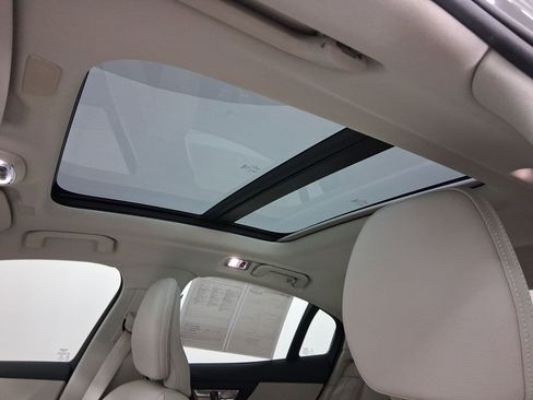 Used 2020 Volvo S60 T5 Momentum w/ Premium Package image 13