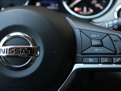 Used 2020 Nissan Rogue Sport SV FWD image 24