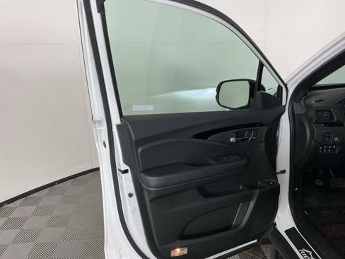 Used 2023 Honda Ridgeline Black Edition image 11