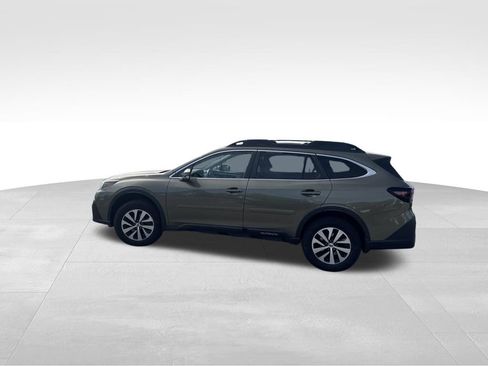 Used 2021 Subaru Outback Premium AWD/4WD image 3