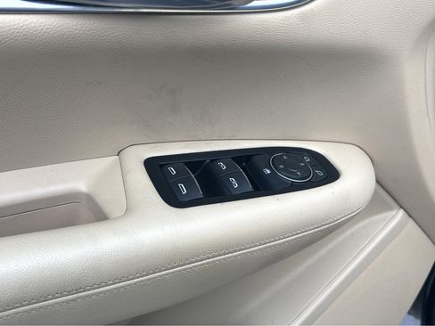 Used 2019 Cadillac XT5 FWD image 19