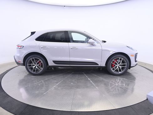 Certified 2023 Porsche Macan S AWD/4WD image 8