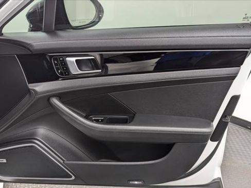 Used 2018 Porsche Panamera 4S image 23