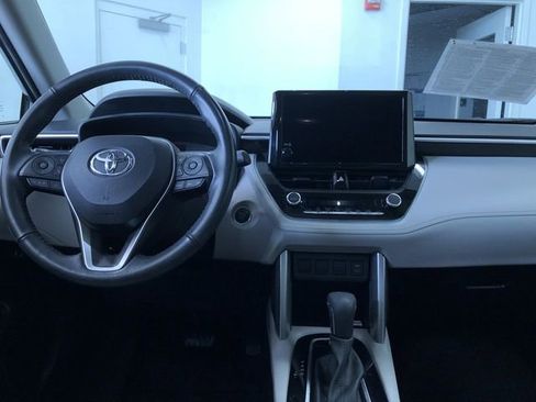 Used 2023 Toyota Corolla Cross LE w/ Moonroof Package image 18