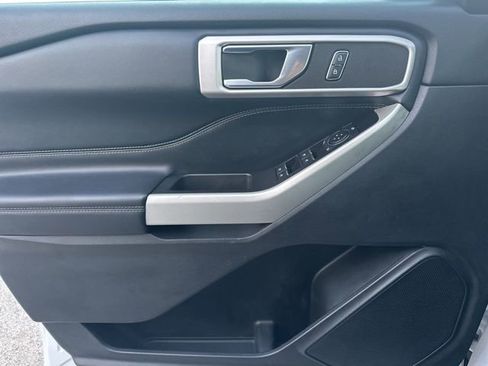 Used 2021 Ford Explorer XLT image 35