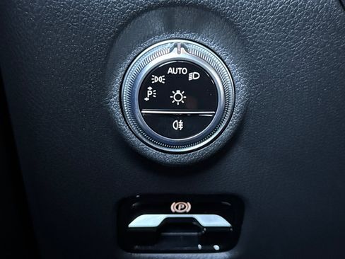 New 2025 Mercedes-Benz C 300 4MATIC Sedan image 31