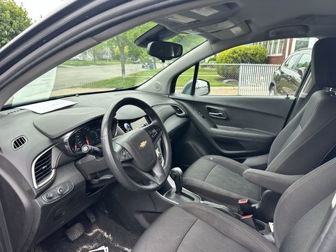 Used 2019 Chevrolet Trax LT FWD image 7