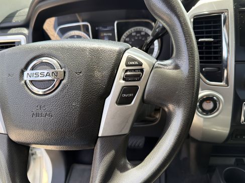Used 2017 Nissan Titan SV RWD image 13