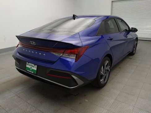 Used 2025 Hyundai Elantra Sport FWD image 9