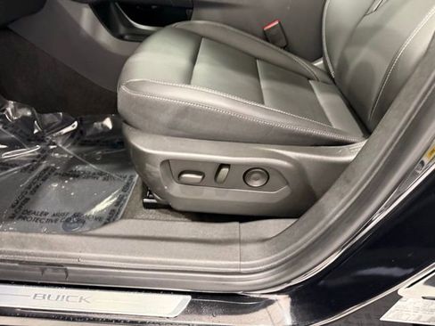 Used 2025 Buick Envision Preferred image 12