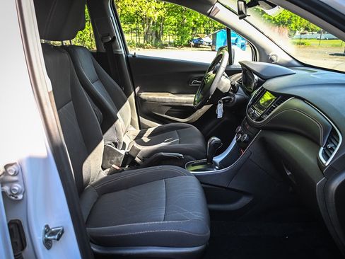 Used 2019 Chevrolet Trax LT AWD/4WD image 17