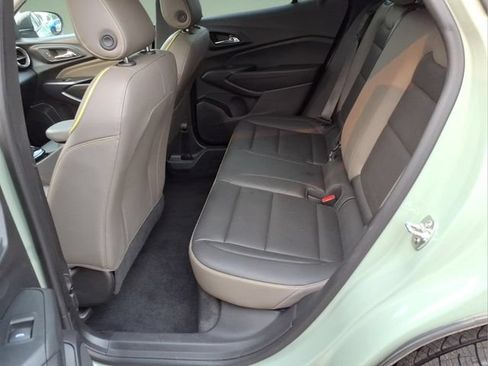 Used 2025 Chevrolet Trax ACTIV w/ Sunroof Package FWD image 13