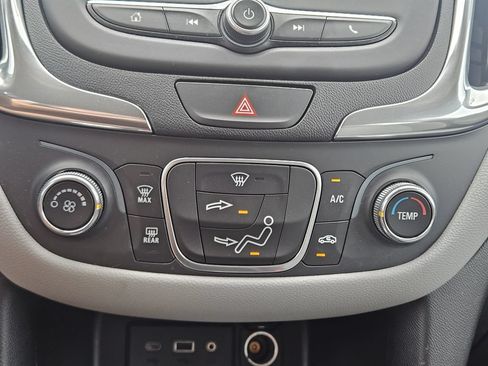 Used 2020 Chevrolet Equinox LS w/ LS Convenience Package FWD image 18