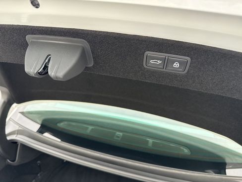 Used 2025 Genesis G90 3.5T image 9