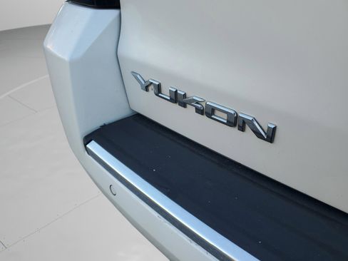 Used 2018 GMC Yukon Denali image 30