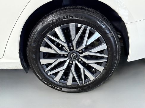 Used 2025 Nissan Altima 2.5 SV FWD image 37