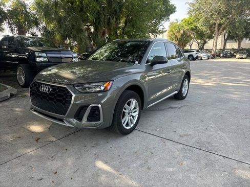 Used 2023 Audi Q5 2.0T Premium w/ Convenience Package AWD/4WD image 2