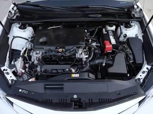 Used 2020 Toyota Camry LE image 28