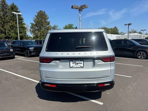 Used 2024 Jeep Wagoneer L Series II w/ Flexible Seating Group AWD/4WD image 30