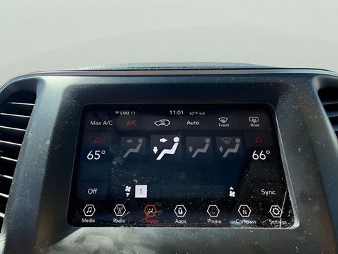 Used 2019 Jeep Cherokee Latitude Plus w/ Comfort/Convenience Group AWD/4WD image 20