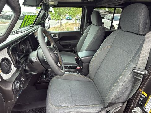 Used 2024 Jeep Wrangler Unlimited w/ Convenience Group AWD/4WD image 13