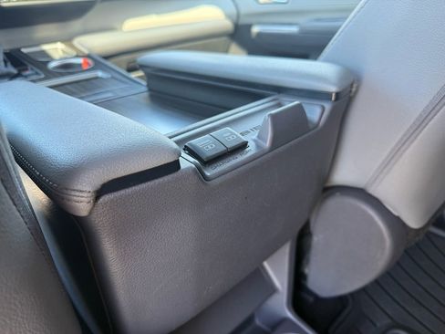 Used 2021 Toyota Sienna Limited image 36